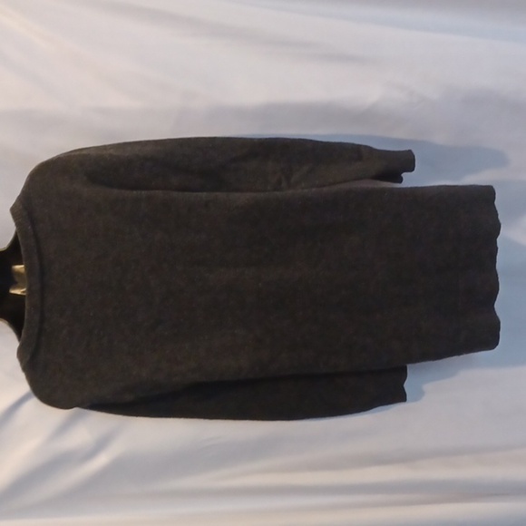 GAP Heart Long Maternity sweater, M, 22" Ptp, 32" Long - Picture 5 of 7